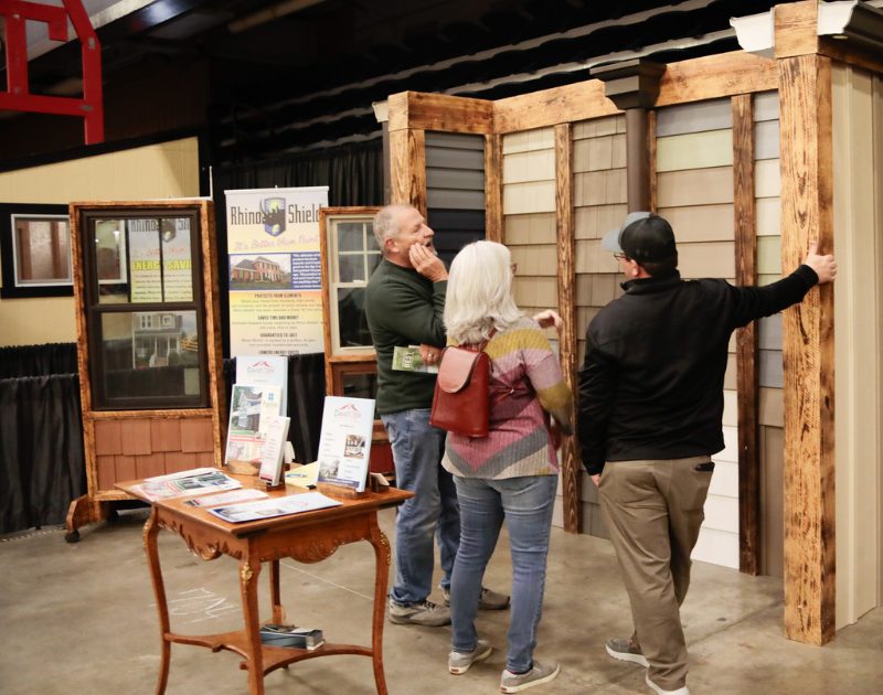 Homeowners and exhibitors at a Nationwide Expos home show, photo 2